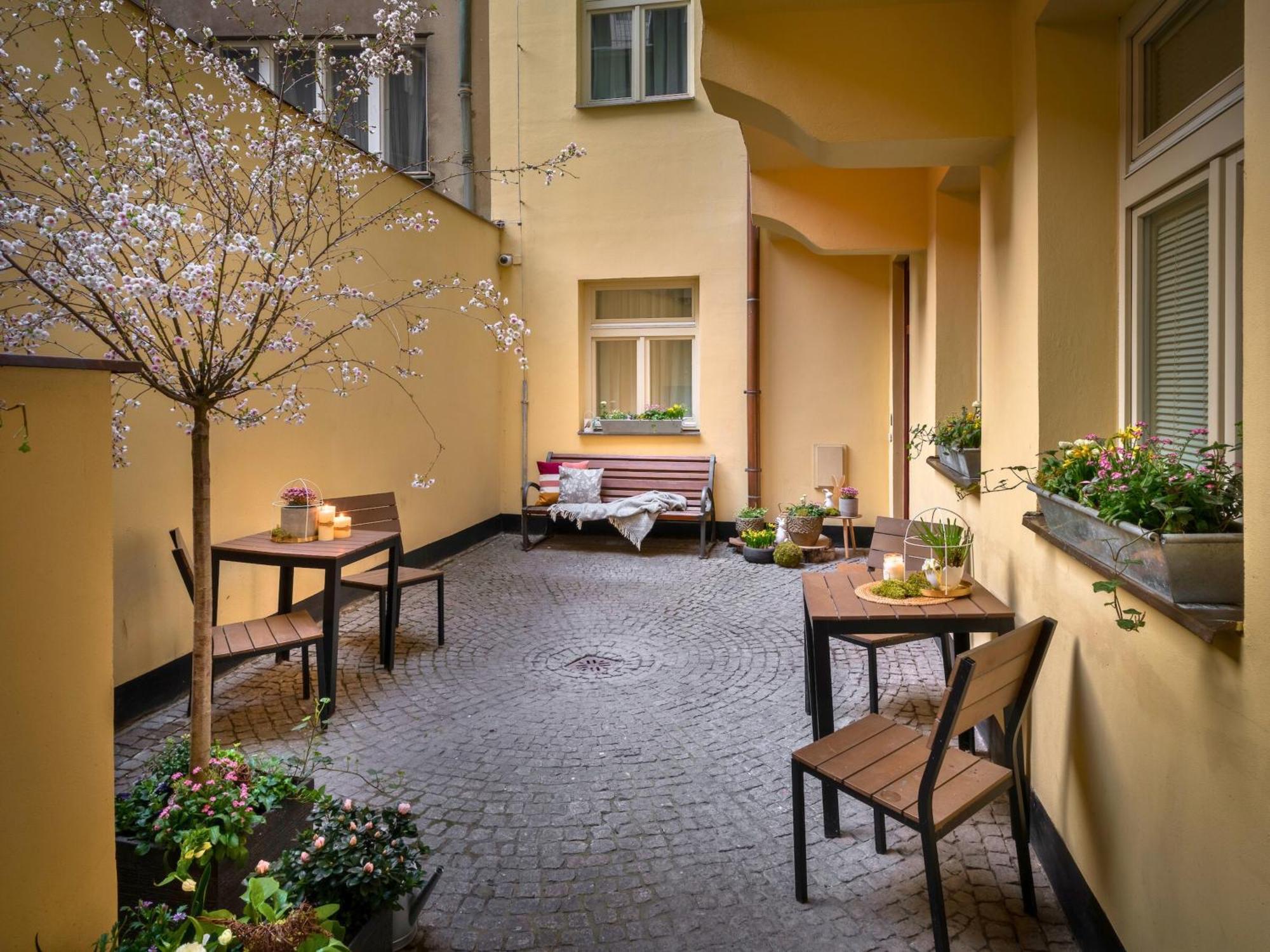 4 Elements Apartments Prag Exterior foto