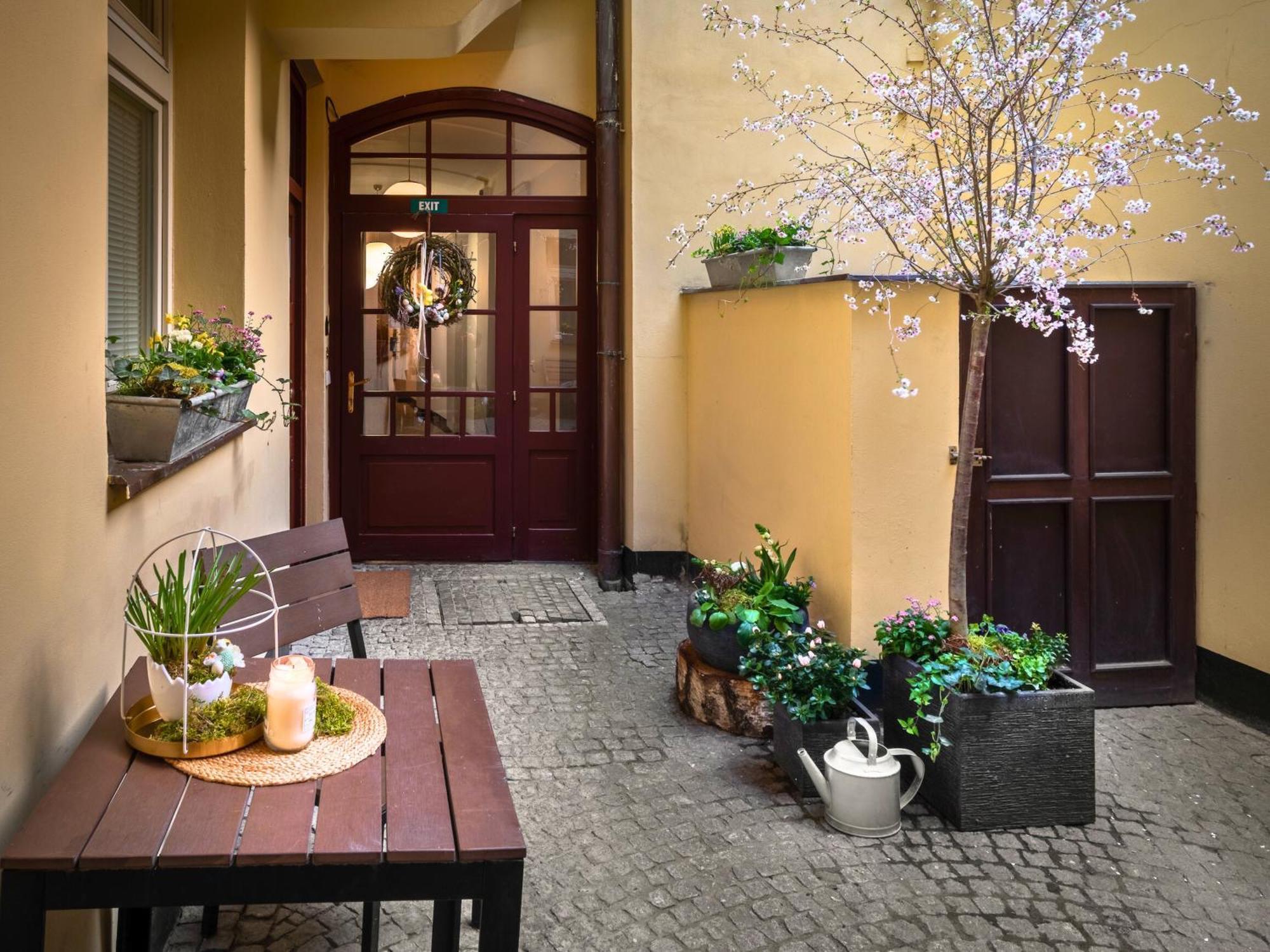 4 Elements Apartments Prag Exterior foto